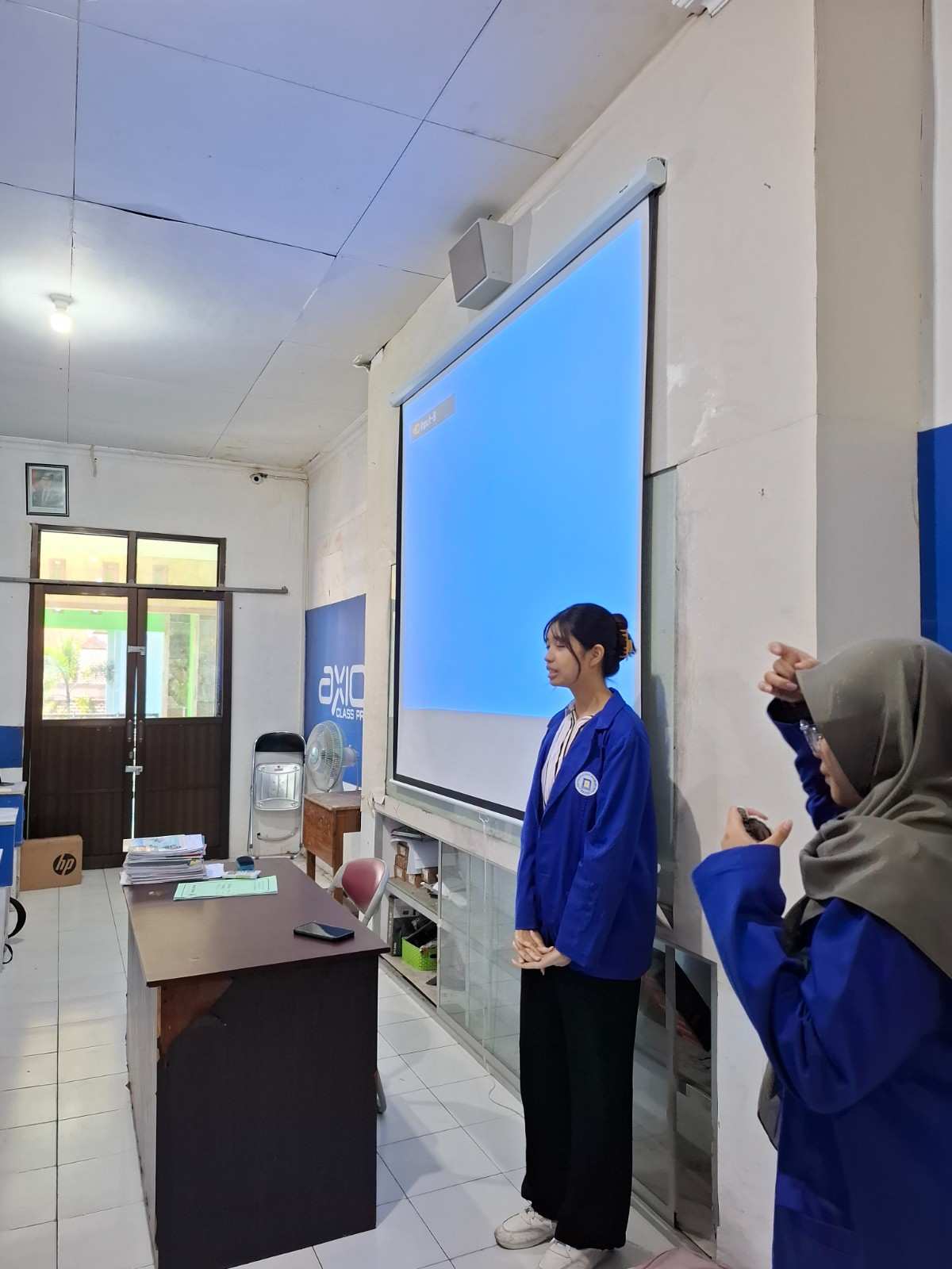 GOES TO SCHOOL BATCH 2